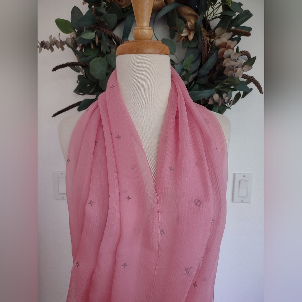 Louis Vuitton Petite Monogram Etole Stole - Picture 3 of 9